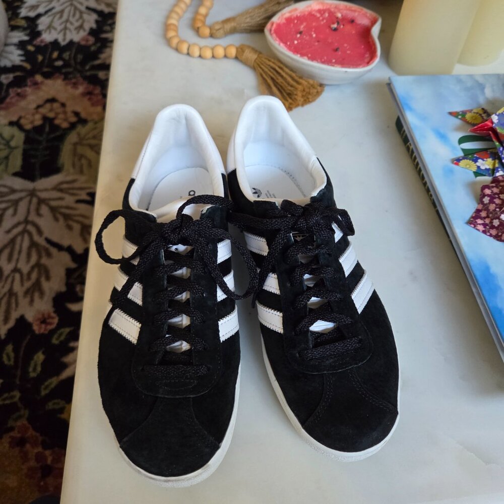 Adidas Gazelle Women's (like new)